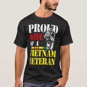 Stolze Ehefrau eines vietnamesischen Veteranentags T-Shirt