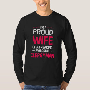 Stolze Ehefrau, Phantastischen Clergyman einzufrie T-Shirt
