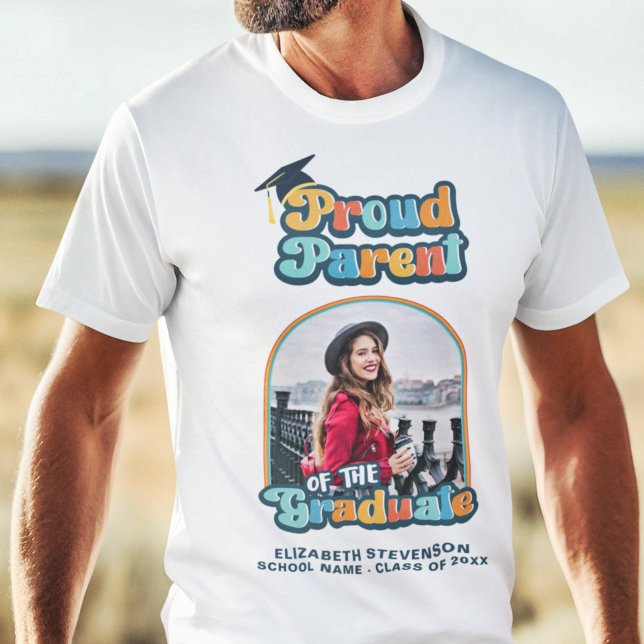 Stolze Eltern des Fotos Graduierte Groovy Retro T-Shirt (Von Creator hochgeladen)