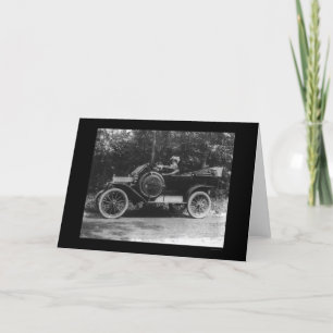 Stolze Frau hinter dem Steuer ihres Autos 1914 Karte