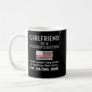 Stolze Freundin eines Feuerwehrmanns, dünne rote L Kaffeetasse