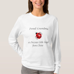 Stolze Großmutter eines wertvollen Engels von der T-Shirt