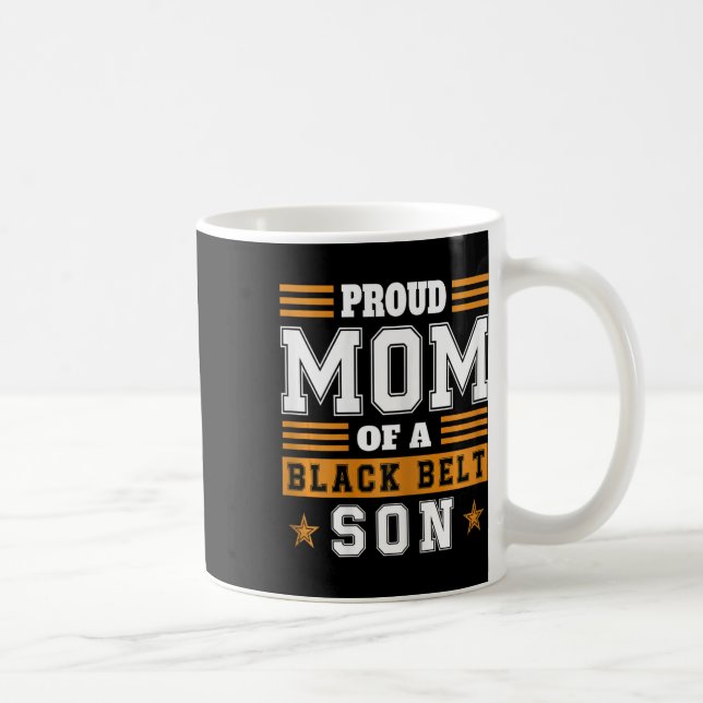 Stolze Karate-Mutter mit schwarzem Gürtel Sohn Kam Kaffeetasse (Rechts)