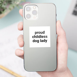 Stolze, kinderlose Hündin Typografie witziger Weiß Aufkleber