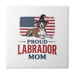 Stolze Labrador-Mama-patriotisches Hund-Halloween- Fliese