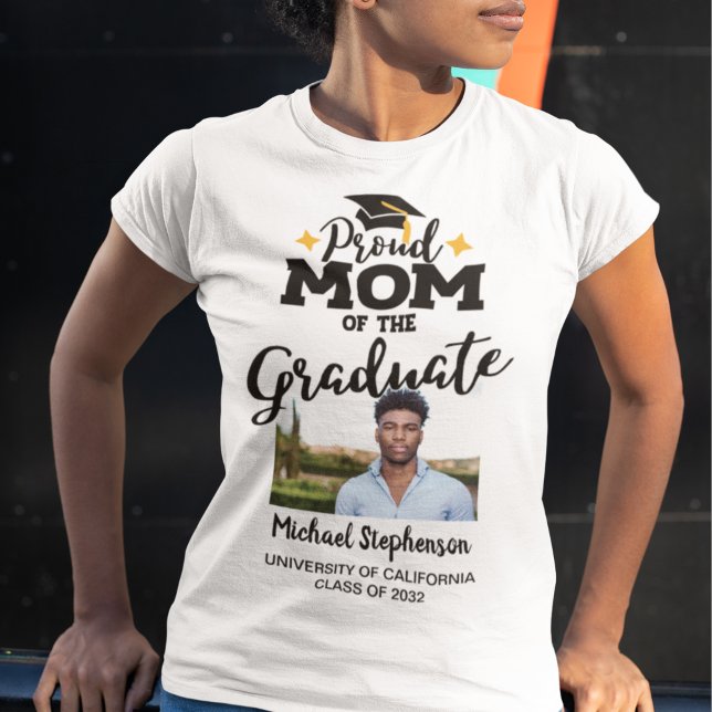 Stolze Mama des Graduierten Foto Name T - Shirt (Von Creator hochgeladen)