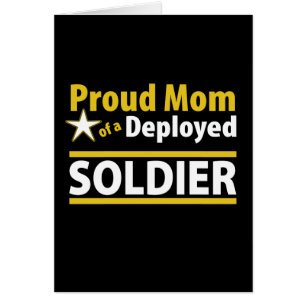 Stolze Mama einer entfalteten Soldat-Karte