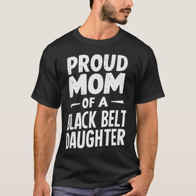 Stolze Mama einer Schwarzgürteltochter 12 T-Shirt (Vorderseite)