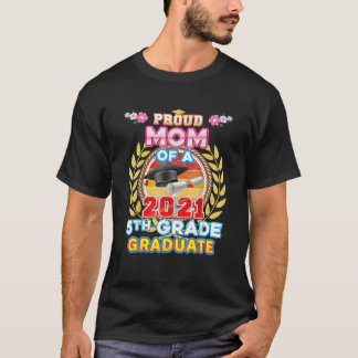 Stolze Mama eines 2021 5. Grade Graduate T-Shirt