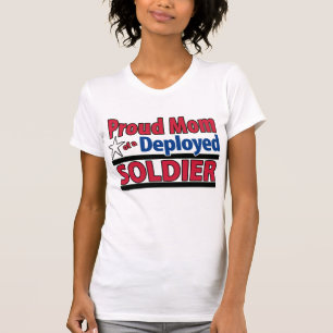 Stolze Mama eines entfalteten Soldaten mit Namen T-Shirt