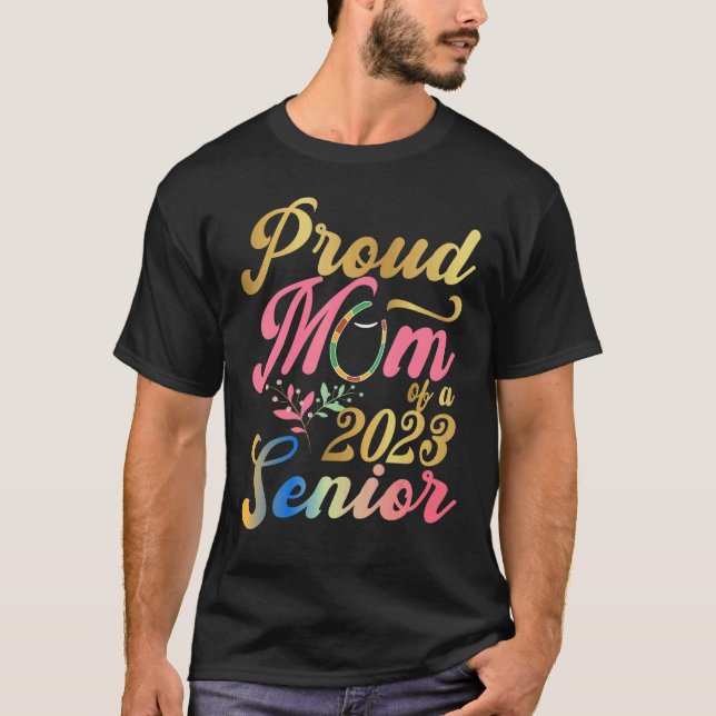 Stolze Mama eines hochrangigen Abschlusses 2023 T-Shirt (Vorderseite)