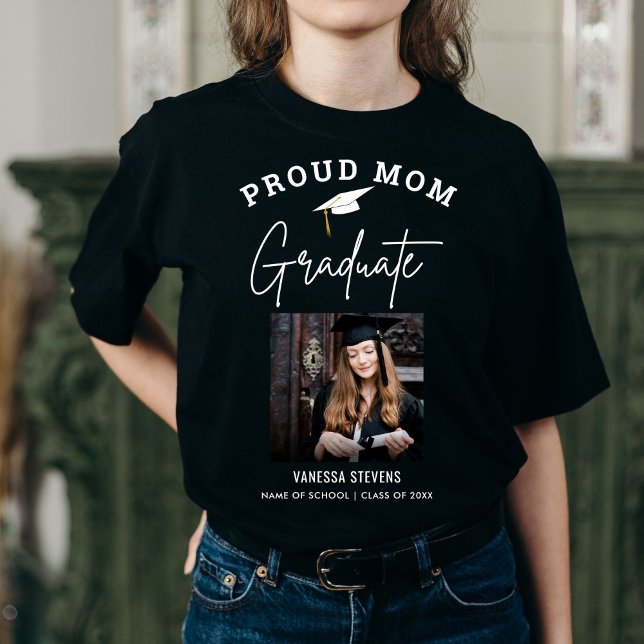 Stolze Mama eines kundenspezifischen Fotos für das T-Shirt (Von Creator hochgeladen)