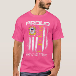 Stolze Mama eines Küstenwache-Veteranen mit amerik T-Shirt
