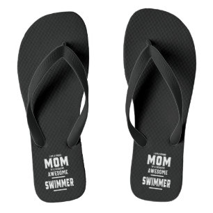 Stolze Mama eines Phantastischen Schwimmers Flip Flops