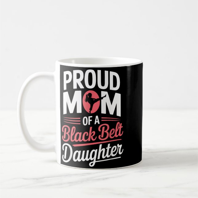 Stolze Mutter einer Tochter mit schwarzem Gürtel Kaffeetasse (Links)