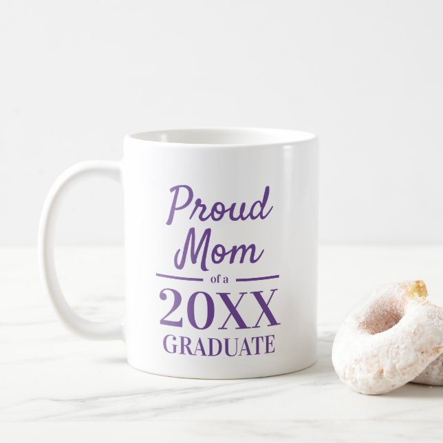 Stolze Mutter eines 2025-Absolventen elegante Typo Kaffeetasse (Mit Donut)