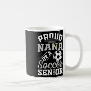 Stolze Nana eines Fußball-Absolventen der Klasse 2 Kaffeetasse