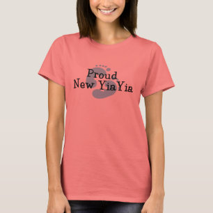 Stolze neue Yiayia Baby Jungen Fußabdrücke T-Shirt