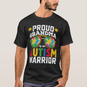 Stolze Oma einer Familie mit einem Autismus-Kriege T-Shirt