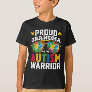 Stolze Oma einer Familie mit einem Autismus-Kriege T-Shirt