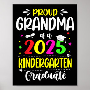 Stolze Oma eines Kindergartenabsolventen der Klass Poster