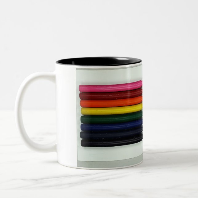 Stolze Regenbogenkunst mit Kreuzen Zweifarbige Tasse (Links)