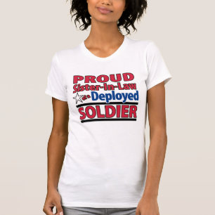 Stolze Schwägerin eines entfalteten Soldat-Shirts T-Shirt