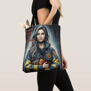 Stolze Schwester einer Feuerwehrrobotik