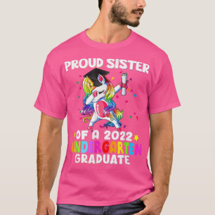 Stolze Schwester eines Kindergarten-Graduate-Dabbi T-Shirt