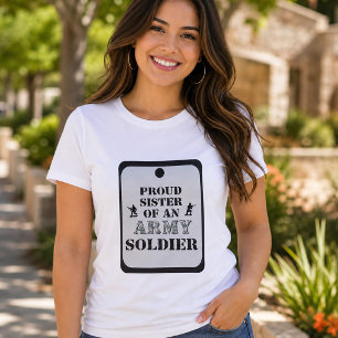 Stolze Schwester-Hundeanhänger-Armee-Frauen T-Shirt
