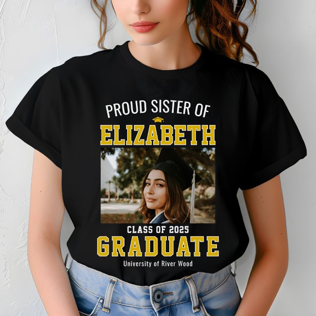 Stolze Sister-Klasse von 2025 Absolventen-Eltern-b T-Shirt (Von Creator hochgeladen)