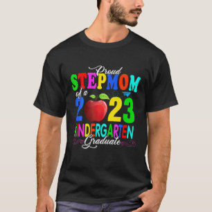Stolze Stepmutter eines Kindergartenschülers Fami  T-Shirt