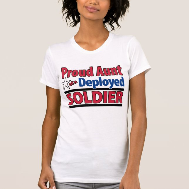 Stolze Tante eines entfalteten Soldaten mit T-Shirt (Vorderseite)