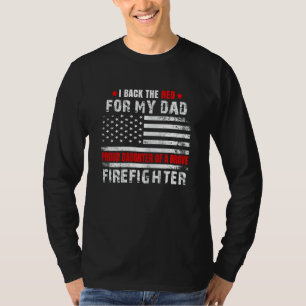 Stolze Tochter des Feuerwehrmanns Vater ich unters T-Shirt
