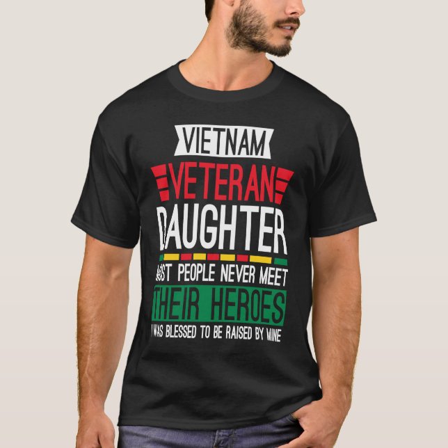 Stolze Tochter eines Vietnam Veteranen 10 T-Shirt (Vorderseite)