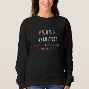 Stolzer Architekt lächelt an, ein Witz Sweatshirt