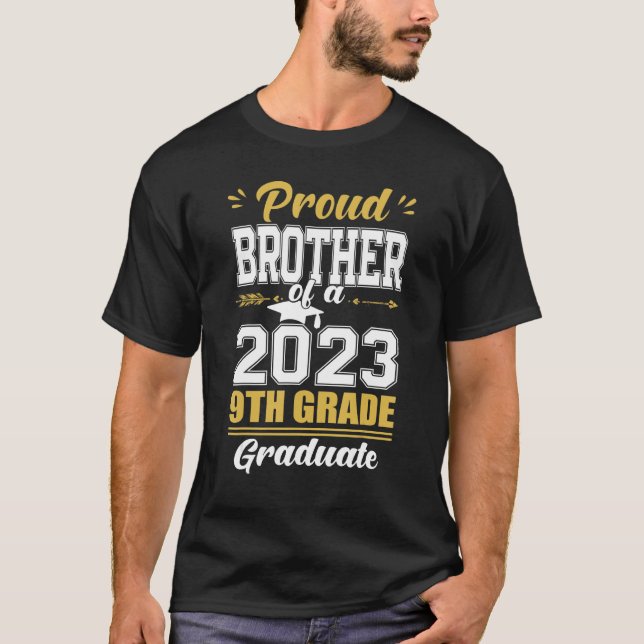 stolzer Bruder einer Klasse des Graduats 2023 der  T-Shirt (Vorderseite)