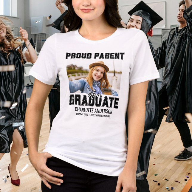 Stolzer Elternteil eines Absolventen Abschluss  Tri-Blend Shirt (Von Creator hochgeladen)