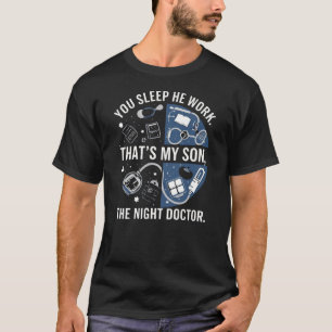 Stolzer Elternteil eines Nachtdoktors – Nach der D T-Shirt