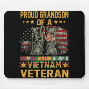 Stolzer Enkel einer vietnamesischen Veteranenflagg Mousepad