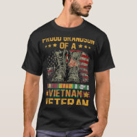 Stolzer Enkel einer vietnamesischen Veteranenflagg