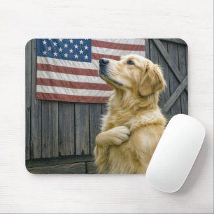 Stolzer Golden Retriever mit amerikanischer Flagge Mousepad