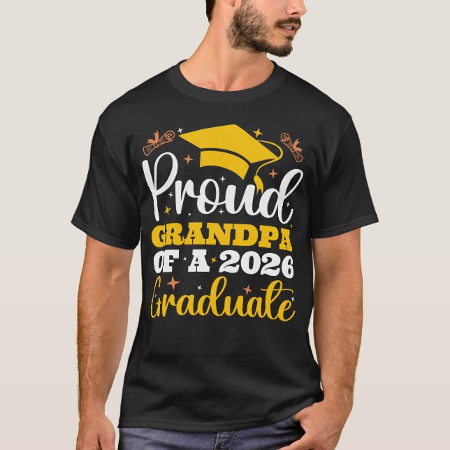 Stolzer Opa eines 2026 Personalized Abschluss T-Shirt (Vorderseite)