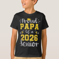 Stolzer Papa eines Absolventen der Oberstufe 2026