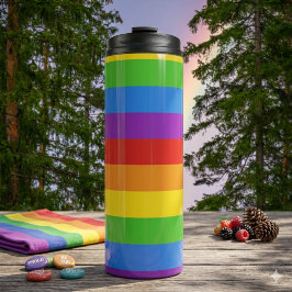 Stolzer Power: Regenbogenflagge Thermosbecher