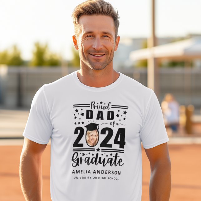 Stolzer Vater eines Absolventen 2024 T-Shirt (Von Creator hochgeladen)