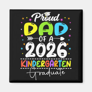 Stolzer Vater eines Kindergartenabsolventen der Kl Magnet