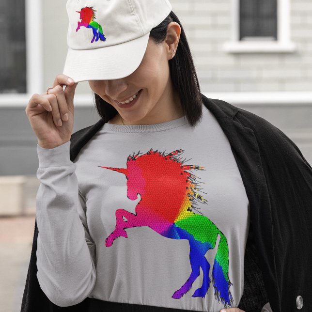 Stolzes Einhorn von farbenfroher Bleiglaskonstrukt T-Shirt (Proud Unicorn of Colorful Stain Glass Design, ZKOA T-Shirt)