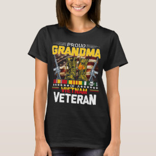 Stolzes Oma eines vietnamesischen Veteranen des Vi T-Shirt