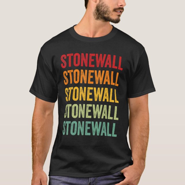 Stonewall Landkreis Texas Rainbow Text Design T-Shirt (Vorderseite)